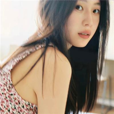 与鹦鹉同住